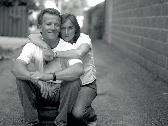 alley way engagement photo